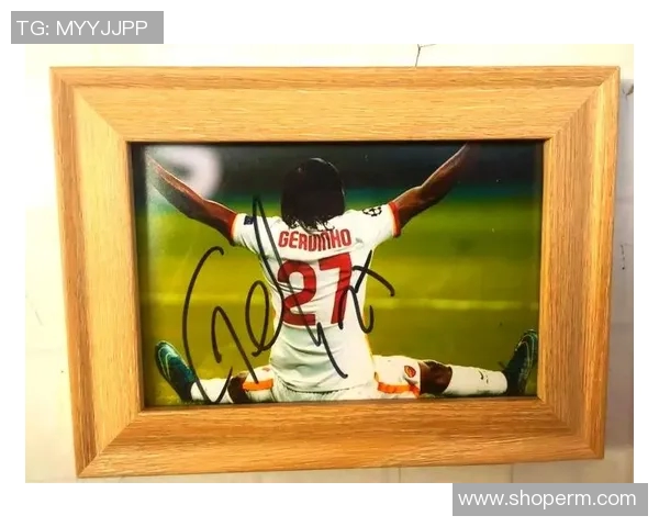 足球明星照片摆件打造个性化家居装饰提升球迷生活品质